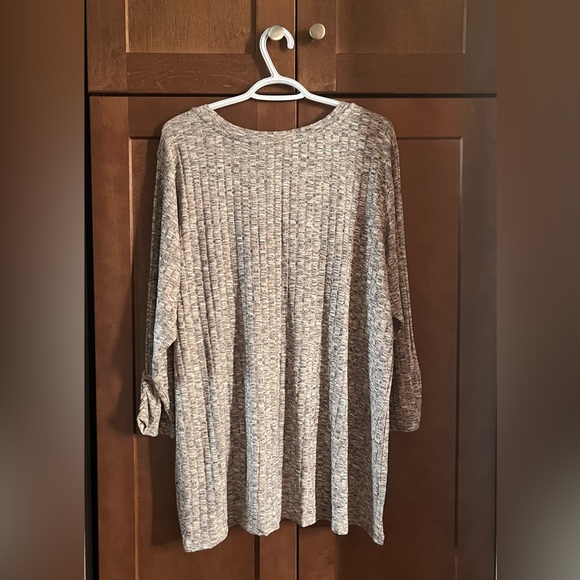 3 for $30. Women’s top - Picture 2 of 4